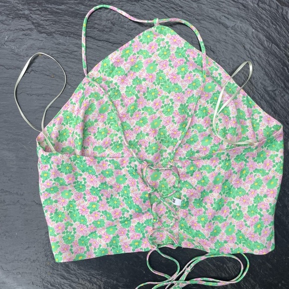 Floral cropped halter top 💚 - Picture 4 of 5